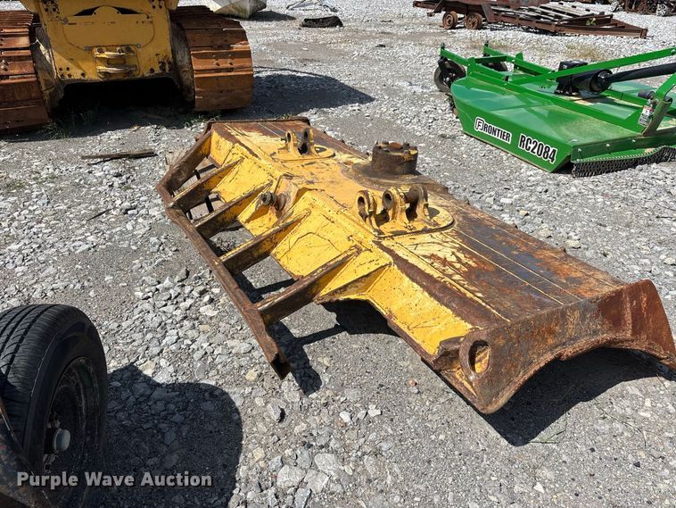 image for item YA4589 2001 John Deere 700H dozer