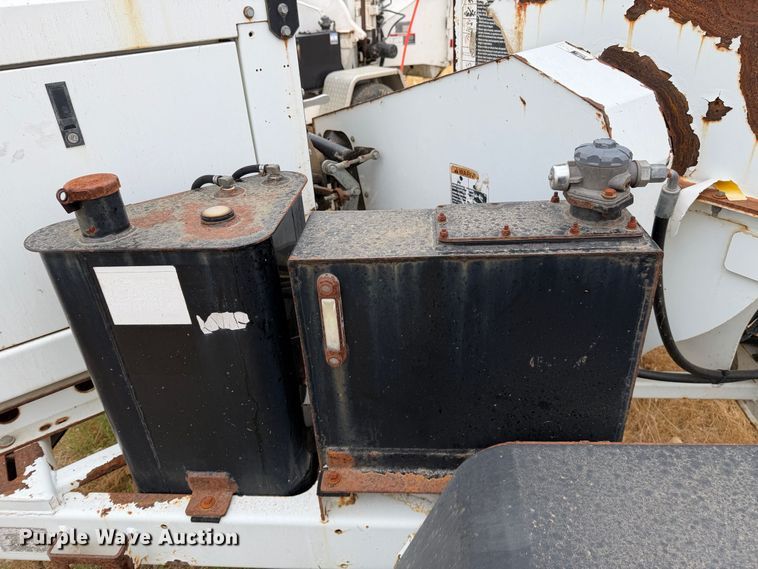 image for item YA4595 2010 Altec DC-912A wood chipper