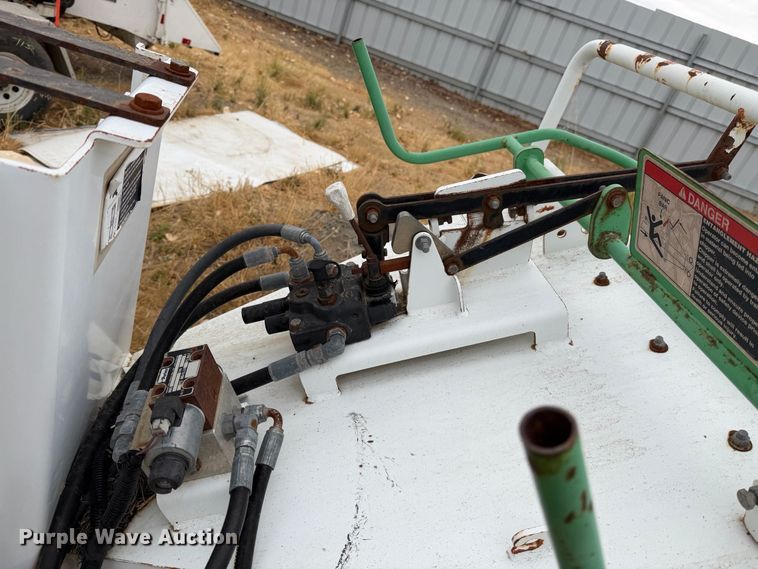 image for item YA4595 2010 Altec DC-912A wood chipper