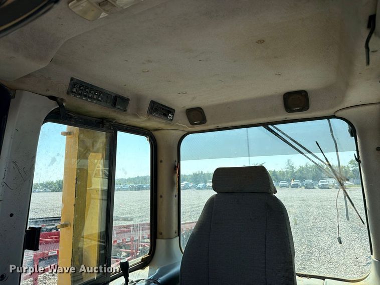 image for item YA4706 2006 Komatsu D65EX-15 dozer