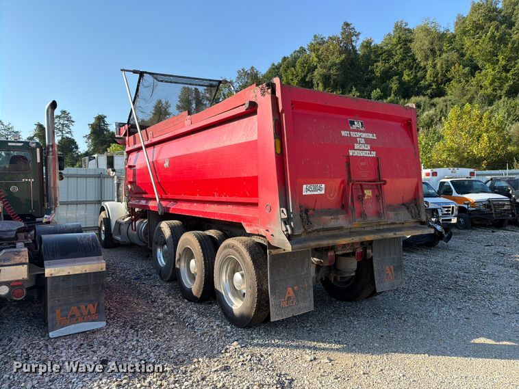 image for item YA4711 2014 Peterbilt 388 dump truck