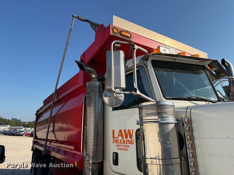 image for item YA4711 2014 Peterbilt 388 dump truck