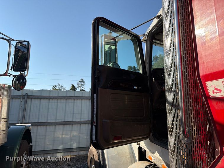 image for item YA4711 2014 Peterbilt 388 dump truck