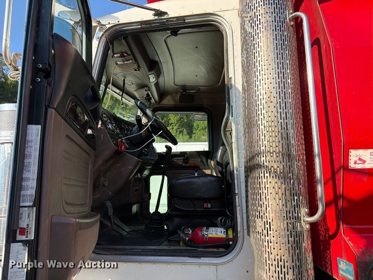 image for item YA4711 2014 Peterbilt 388 dump truck