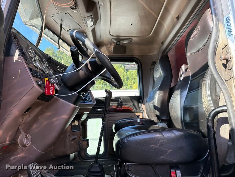 image for item YA4711 2014 Peterbilt 388 dump truck