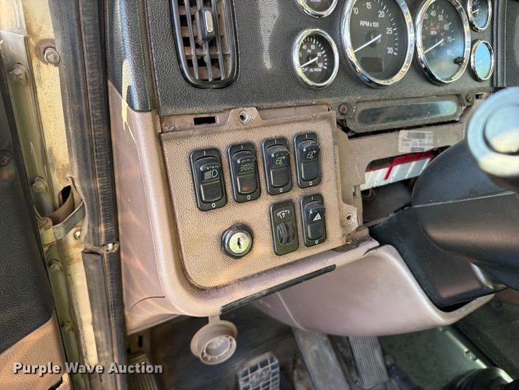 image for item YA4711 2014 Peterbilt 388 dump truck