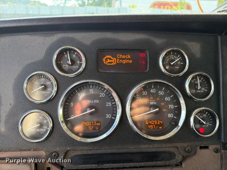 image for item YA4711 2014 Peterbilt 388 dump truck