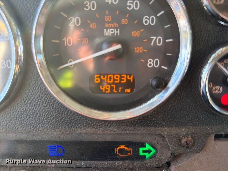 image for item YA4711 2014 Peterbilt 388 dump truck
