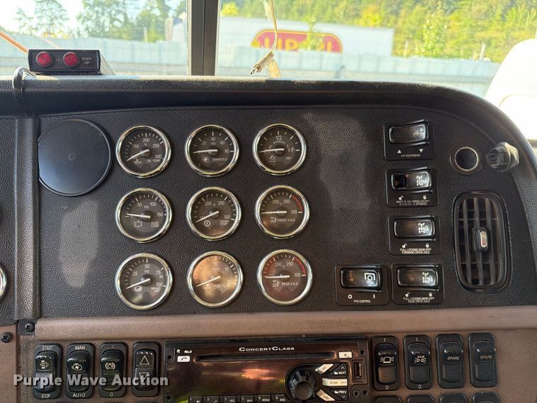image for item YA4711 2014 Peterbilt 388 dump truck
