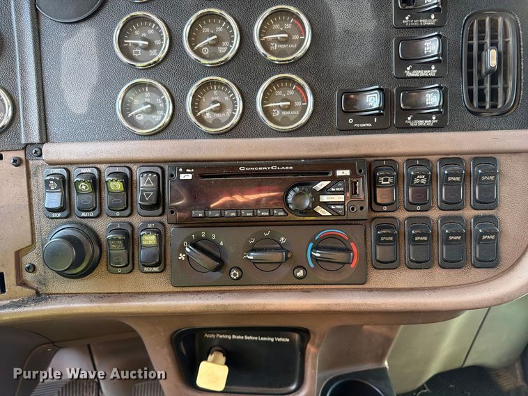 image for item YA4711 2014 Peterbilt 388 dump truck