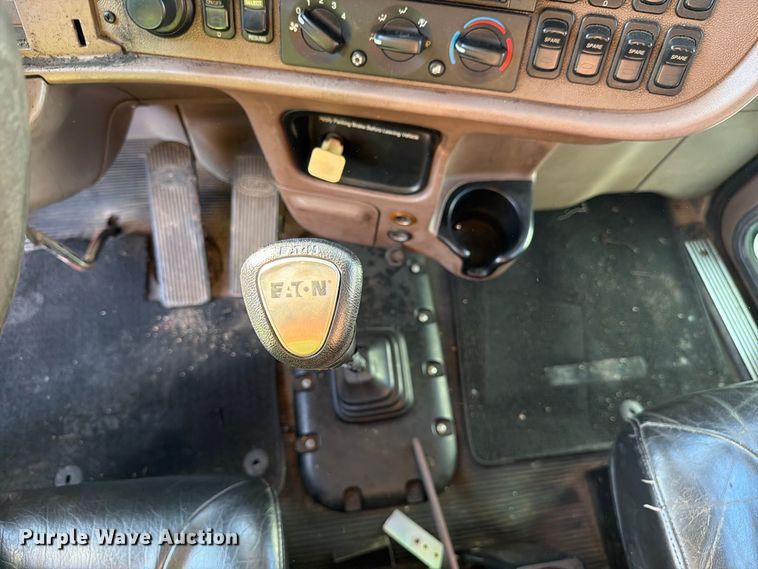 image for item YA4711 2014 Peterbilt 388 dump truck