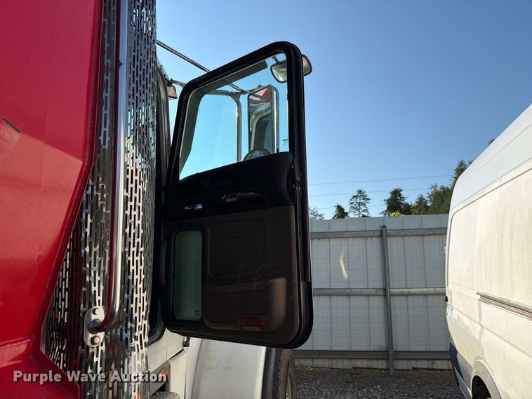 image for item YA4711 2014 Peterbilt 388 dump truck