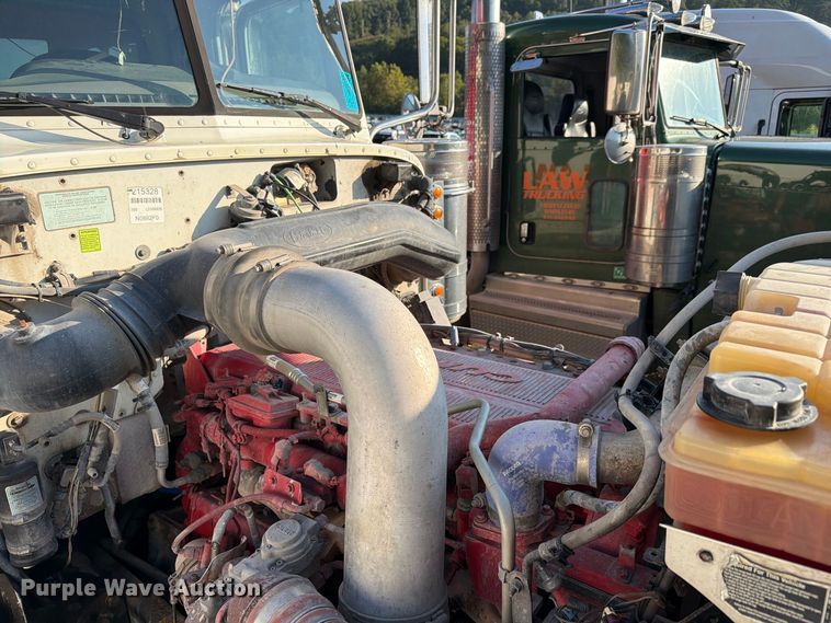 image for item YA4711 2014 Peterbilt 388 dump truck