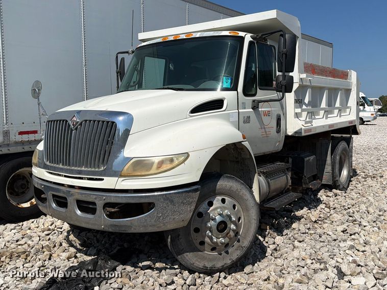 2004 International 4400 dump truck