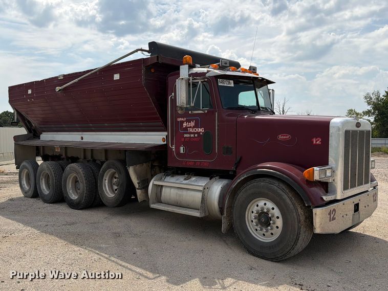 image for item YA4717 2000 Peterbilt 378 rock slinger truck