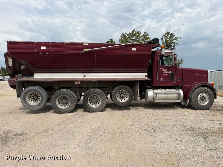 image for item YA4717 2000 Peterbilt 378 rock slinger truck