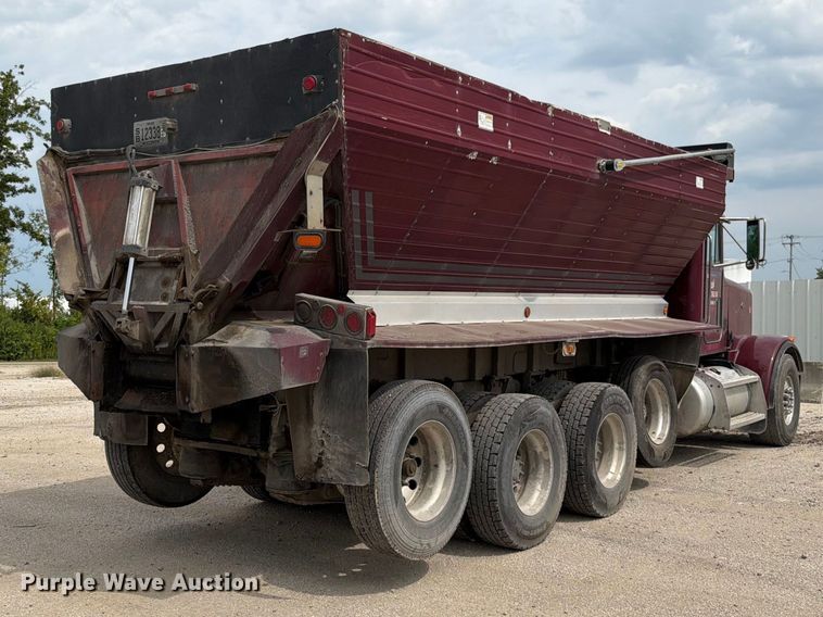image for item YA4717 2000 Peterbilt 378 rock slinger truck