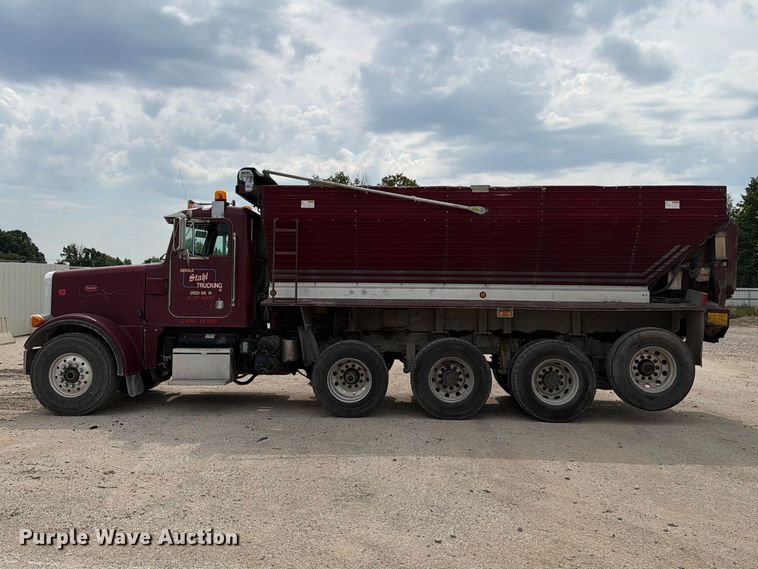 image for item YA4717 2000 Peterbilt 378 rock slinger truck