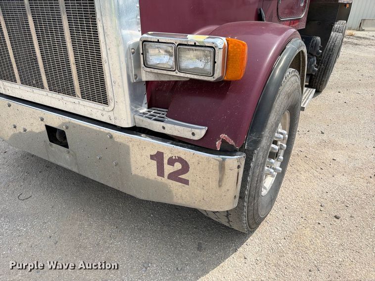 image for item YA4717 2000 Peterbilt 378 rock slinger truck