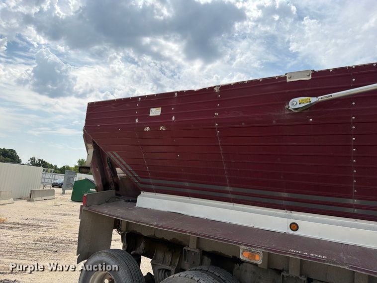 image for item YA4717 2000 Peterbilt 378 rock slinger truck