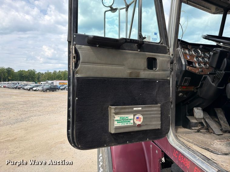 image for item YA4717 2000 Peterbilt 378 rock slinger truck