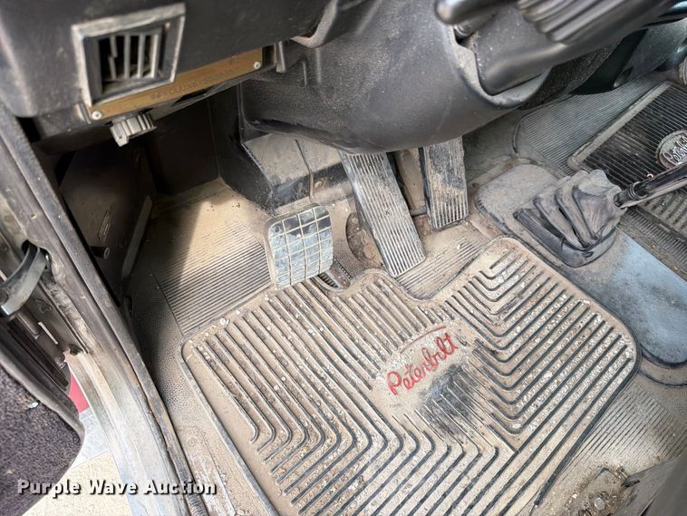 image for item YA4717 2000 Peterbilt 378 rock slinger truck