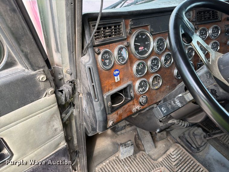 image for item YA4717 2000 Peterbilt 378 rock slinger truck