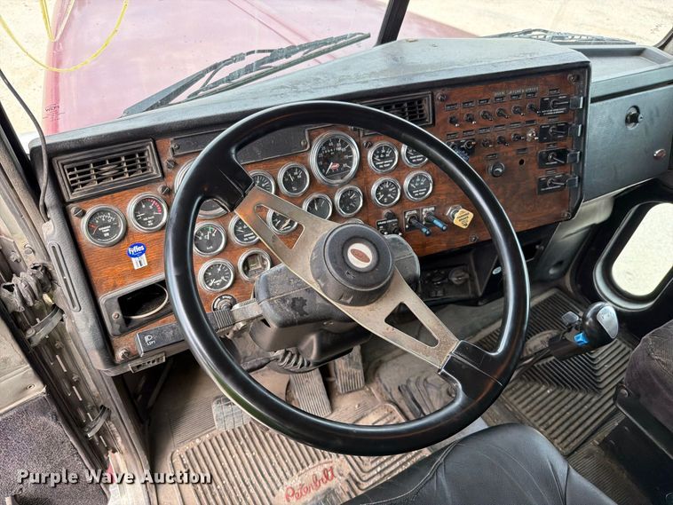 image for item YA4717 2000 Peterbilt 378 rock slinger truck