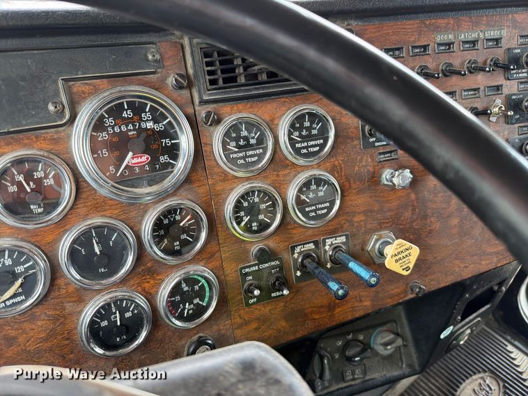 image for item YA4717 2000 Peterbilt 378 rock slinger truck