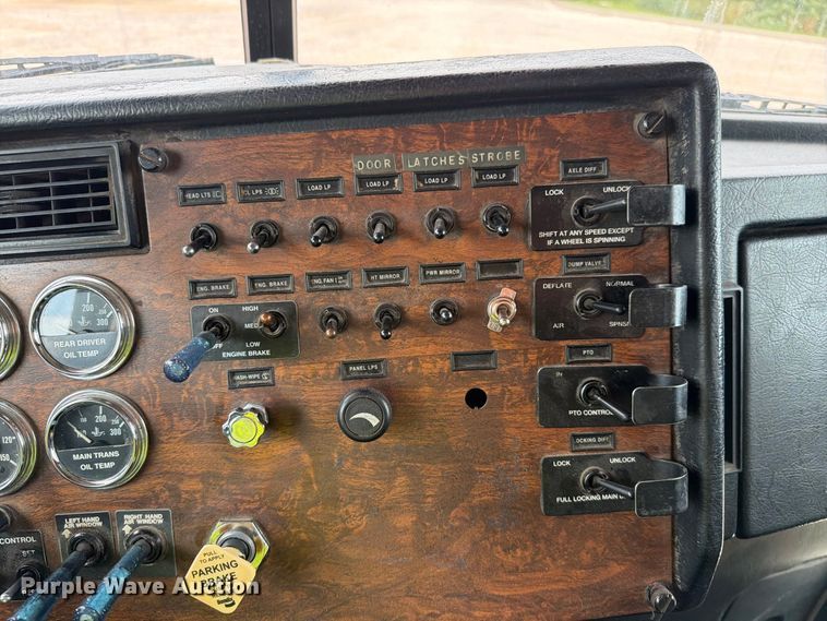 image for item YA4717 2000 Peterbilt 378 rock slinger truck
