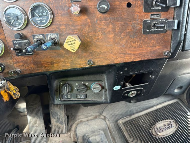 image for item YA4717 2000 Peterbilt 378 rock slinger truck