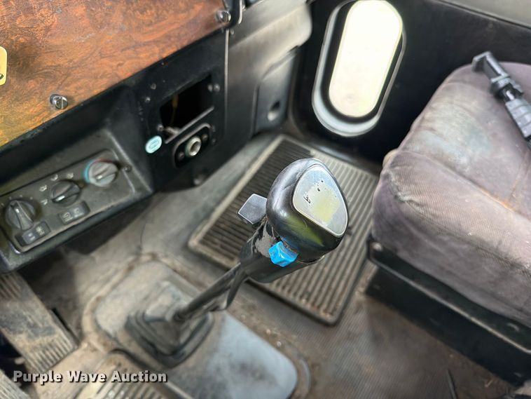 image for item YA4717 2000 Peterbilt 378 rock slinger truck