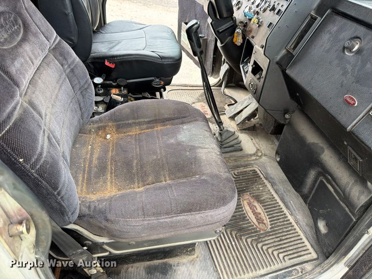 image for item YA4717 2000 Peterbilt 378 rock slinger truck