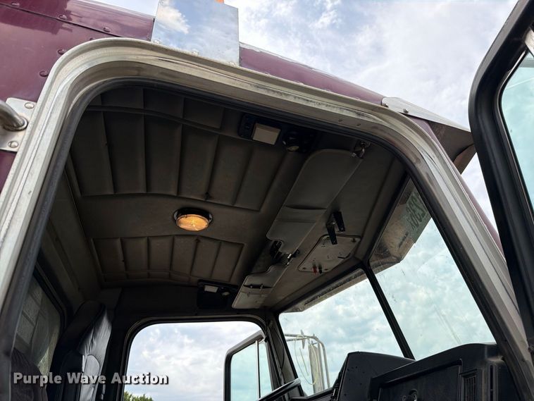 image for item YA4717 2000 Peterbilt 378 rock slinger truck
