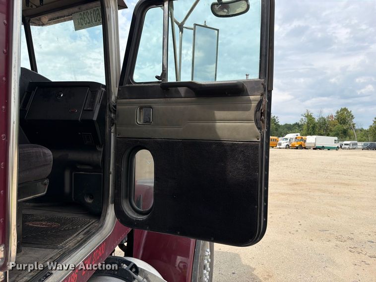 image for item YA4717 2000 Peterbilt 378 rock slinger truck