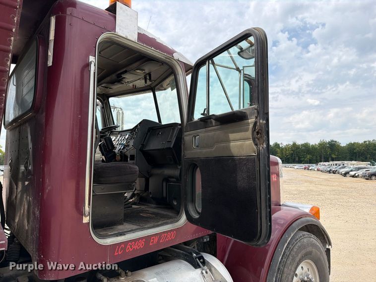 image for item YA4717 2000 Peterbilt 378 rock slinger truck