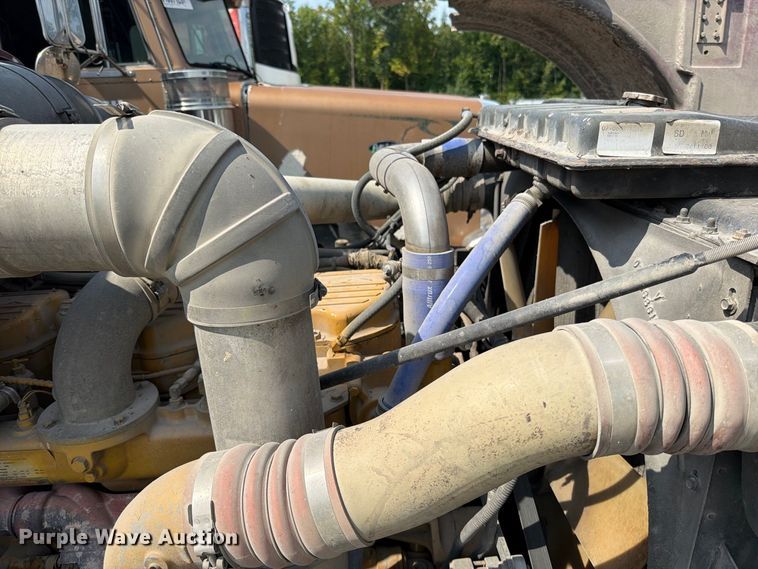 image for item YA4717 2000 Peterbilt 378 rock slinger truck