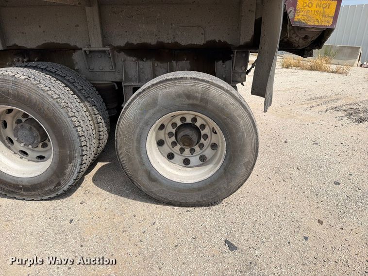 image for item YA4717 2000 Peterbilt 378 rock slinger truck