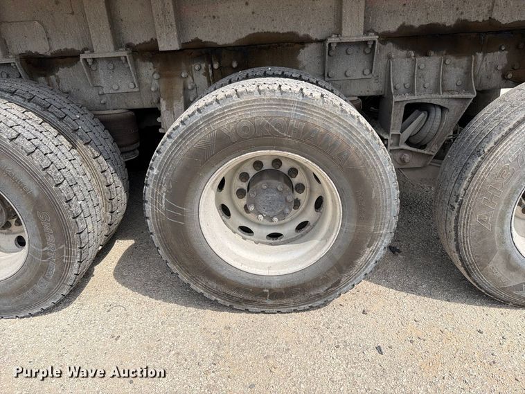 image for item YA4717 2000 Peterbilt 378 rock slinger truck