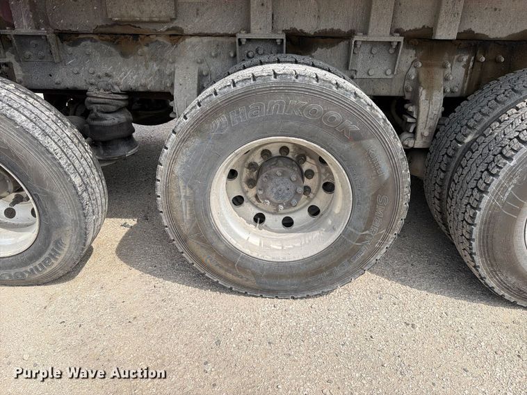 image for item YA4717 2000 Peterbilt 378 rock slinger truck