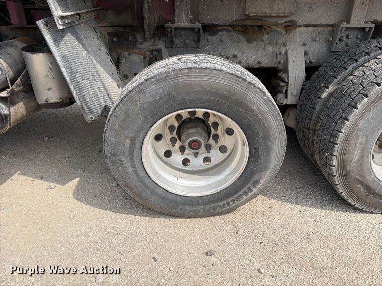image for item YA4717 2000 Peterbilt 378 rock slinger truck