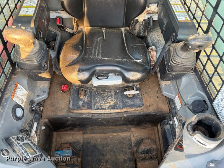 image for item YA4725 2019 Bobcat T650 tracked skid steer loader