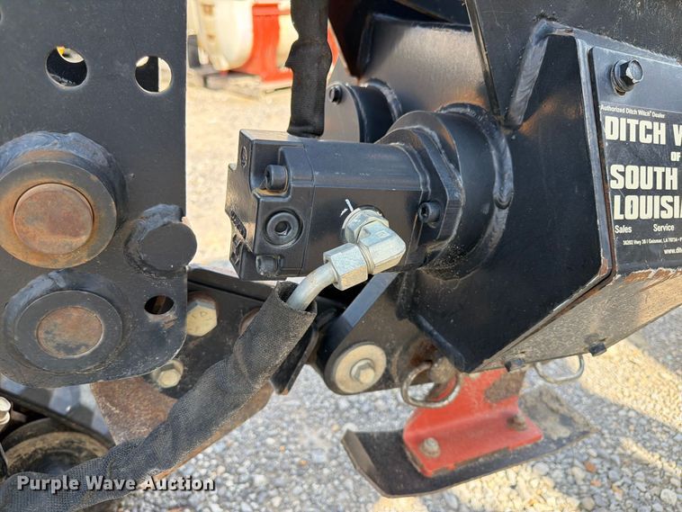 image for item YA4819 2016 Ditch Witch R300 cable plow
