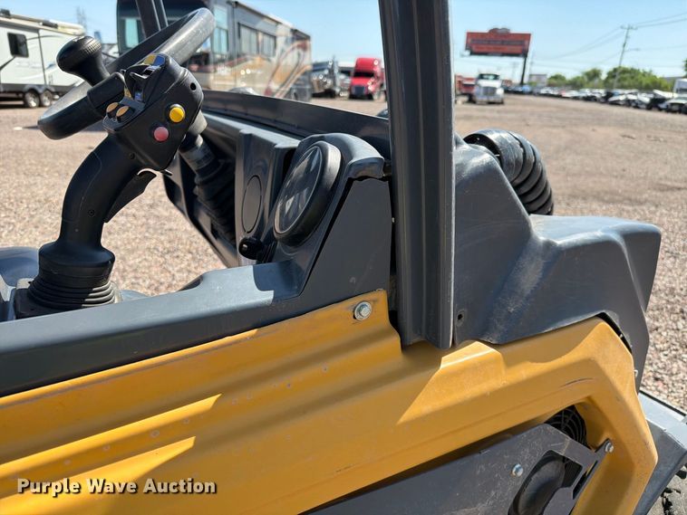 image for item YA4901 2022 Vermeer ATX850 compact wheel loader