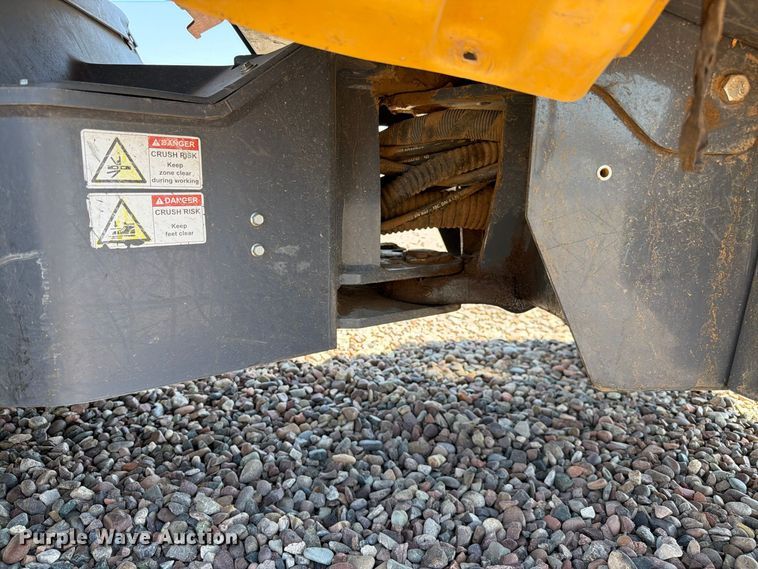 image for item YA4901 2022 Vermeer ATX850 compact wheel loader