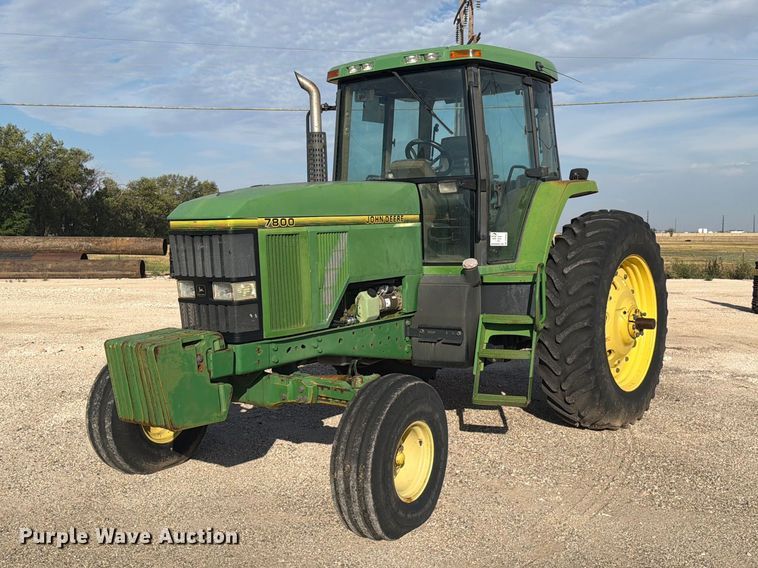 John Deere 7800 tractor