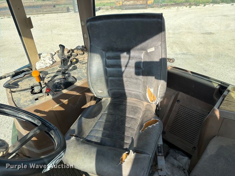 image for item DV8584 John Deere 7800 tractor