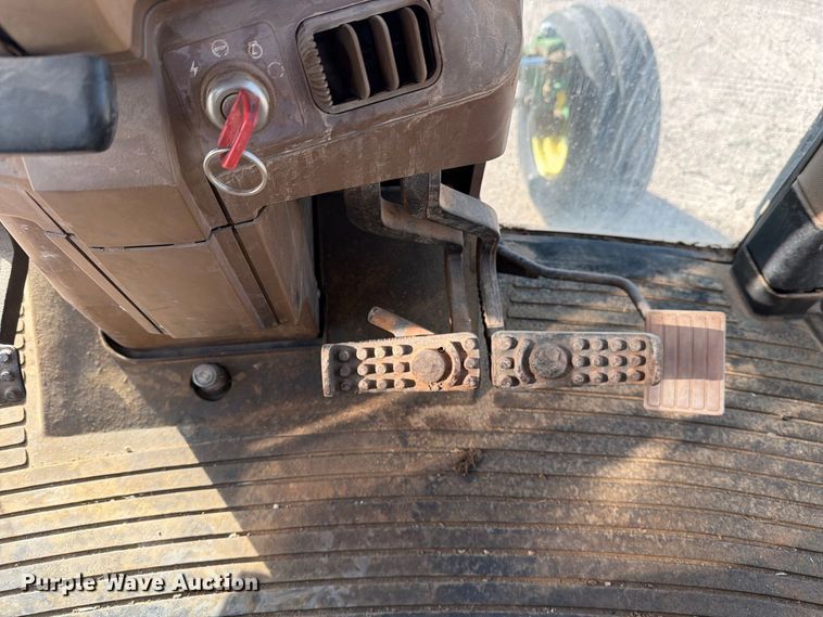 image for item DV8584 John Deere 7800 tractor