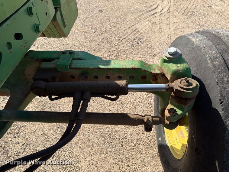 image for item DV8584 John Deere 7800 tractor