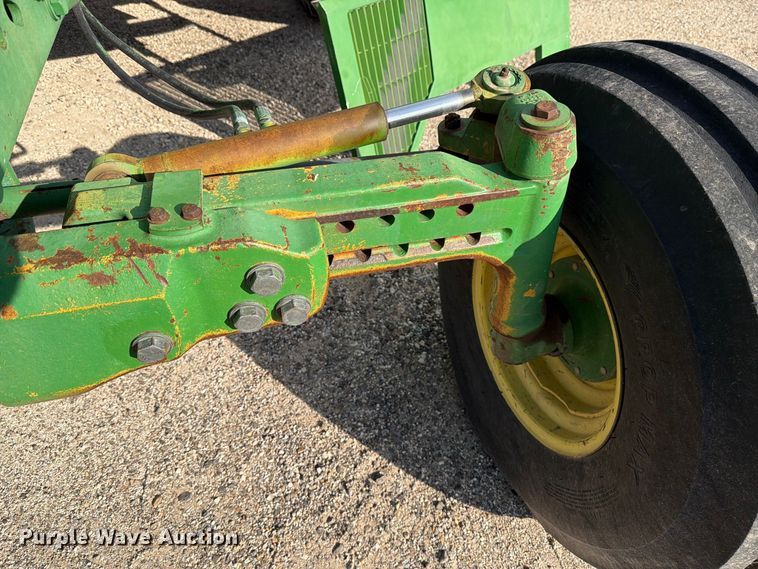 image for item DV8584 John Deere 7800 tractor